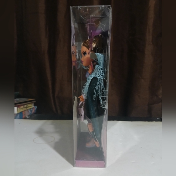 Bratz Girls Nite Out 21st Birthday Edition doll Yasmin (NEW) - Picture 11 of 12